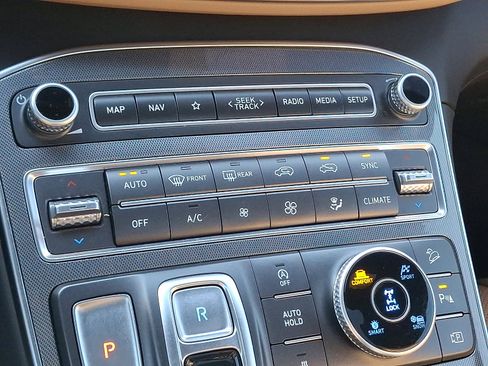 Used 2023 Hyundai Santa Fe Calligraphy w/ Cargo Package image 16