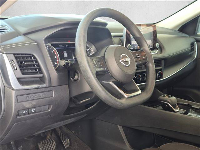 Used 2024 Nissan Rogue S AWD/4WD image 2