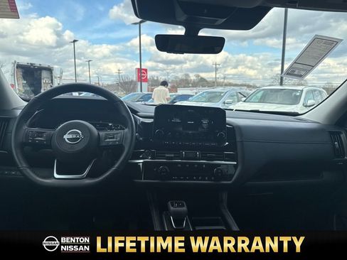 Certified 2023 Nissan Pathfinder SL image 13