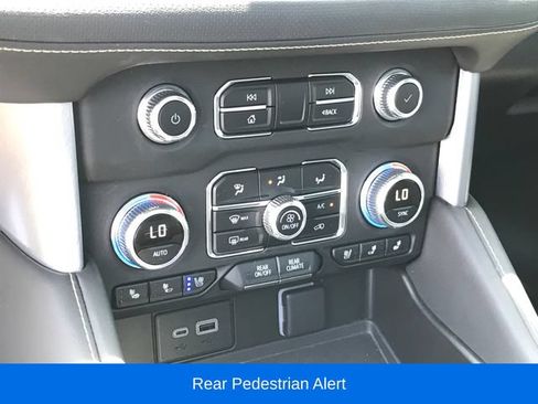 Certified 2023 GMC Yukon SLT w/ SLT Premium Package AWD/4WD image 13
