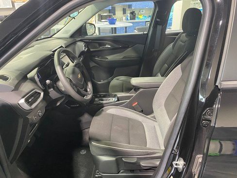 Used 2023 Chevrolet TrailBlazer LS FWD image 12