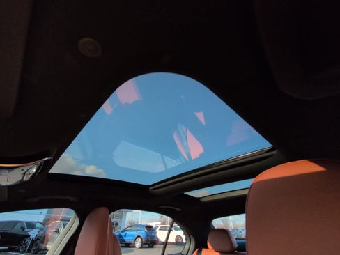 Used 2025 Mercedes-Benz C 300 4MATIC Sedan image 2