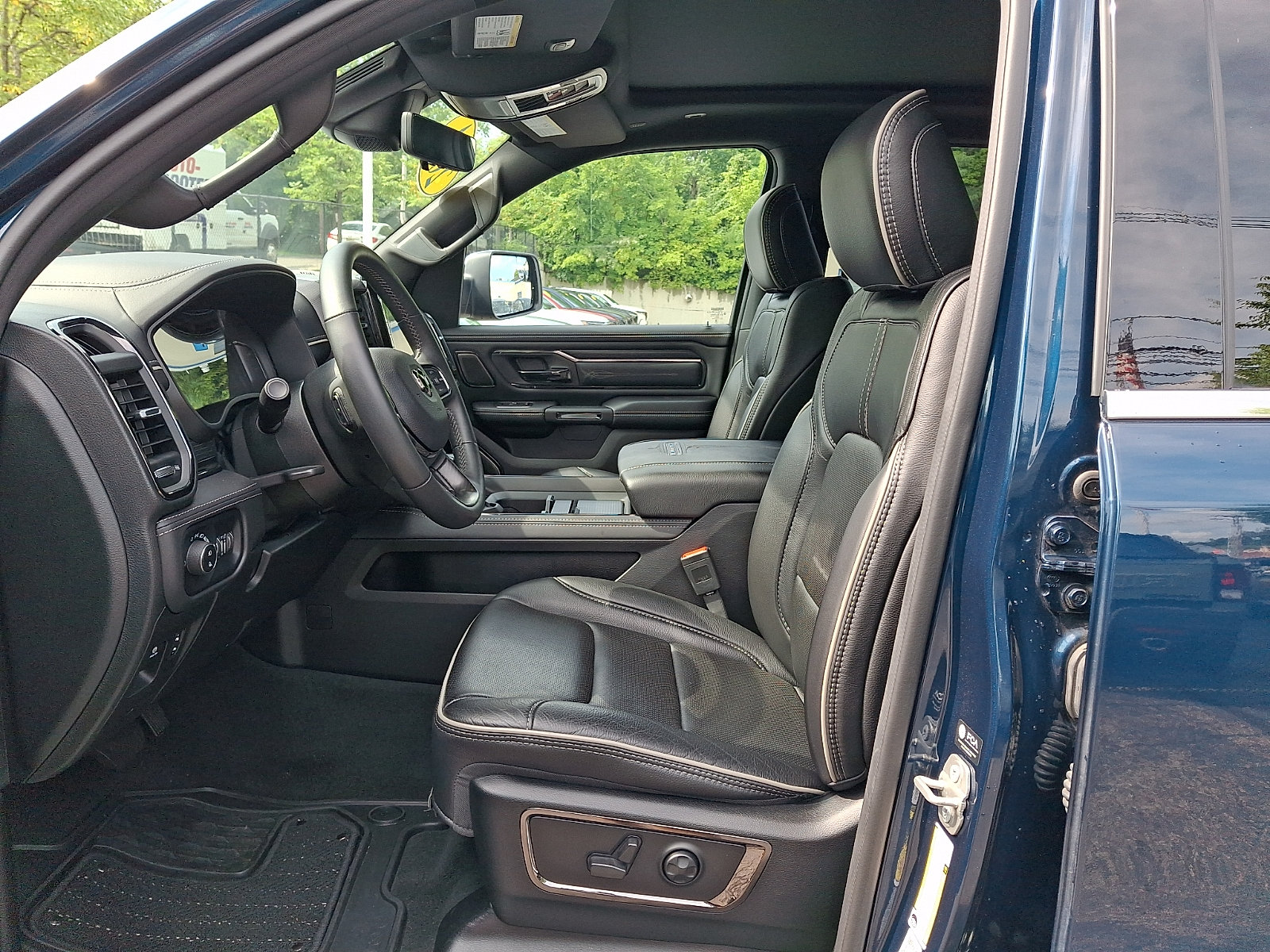 Used 2024 RAM 1500 Limited AWD/4WD image 13