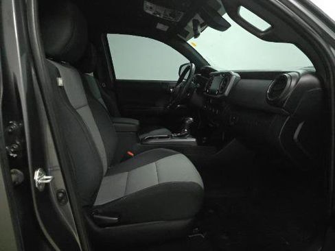 Used 2021 Toyota Tacoma TRD Off-Road w/ Technology Package image 7