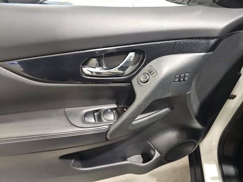 Certified 2020 Nissan Rogue SL w/ Premium Package image 11