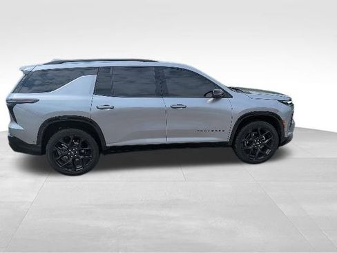 Used 2025 Chevrolet Traverse RS w/ LPO, Floor Liner Package AWD/4WD image 2