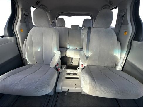 Used 2012 Toyota Sienna LE image 11