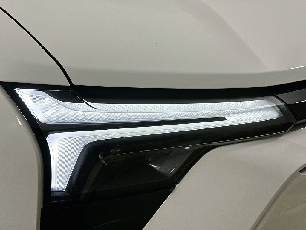 Used 2025 Chevrolet Blazer EV LT AWD/4WD image 37