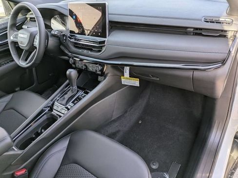 Certified 2026 Jeep Compass Latitude w/ Sun and Sound Group AWD/4WD image 34