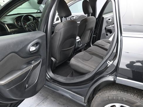 Used 2016 Jeep Cherokee Latitude image 12