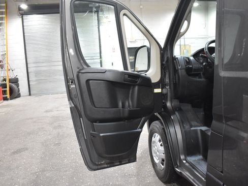 Used 2021 RAM ProMaster 2500 w/ Convenience Group FWD image 9