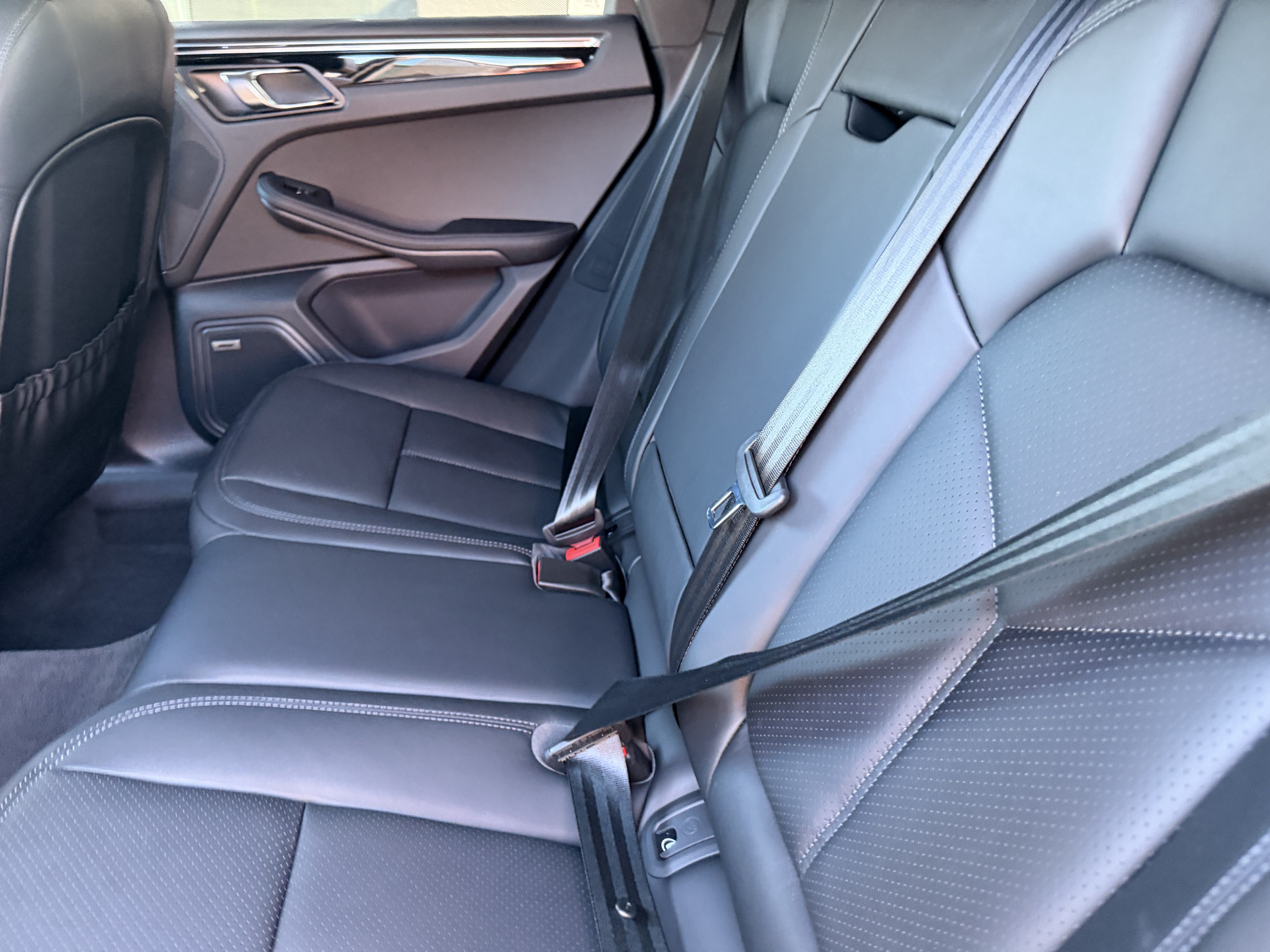 Certified 2026 Porsche Macan AWD/4WD image 18