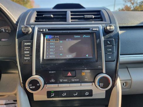 Used 2012 Toyota Camry LE image 31