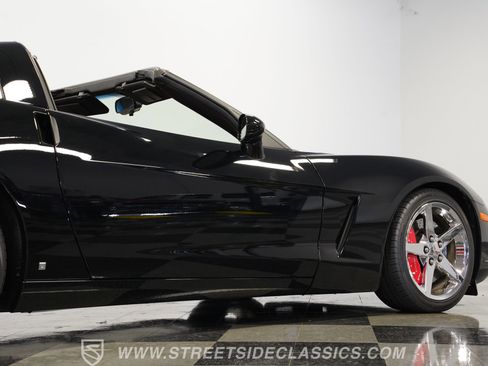 Used 2007 Chevrolet Corvette Coupe w/ Performance Package RWD image 29