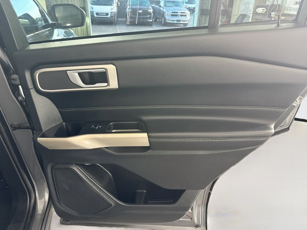 Used 2023 Ford Explorer XLT RWD image 27