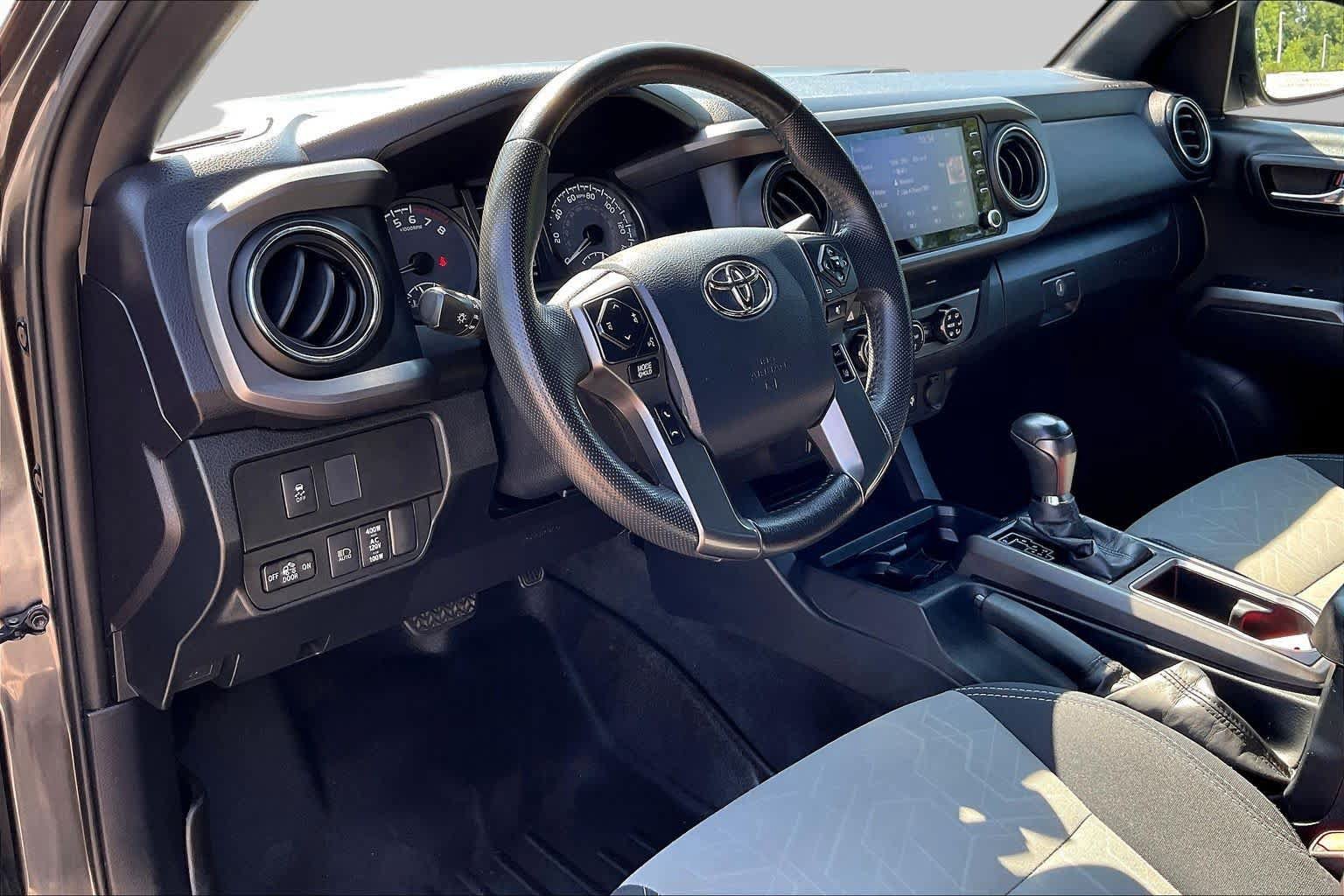 Used 2020 Toyota Tacoma TRD Sport AWD/4WD image 17