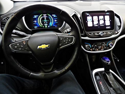 Used 2018 Chevrolet Volt LT w/ Comfort Package image 17