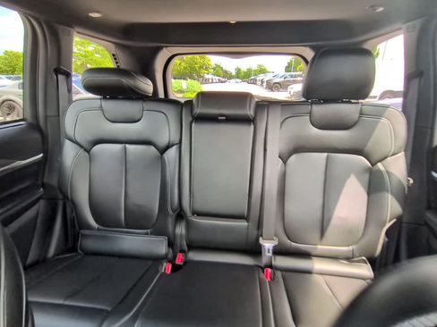 Used 2024 Jeep Grand Cherokee L Altitude AWD/4WD image 12