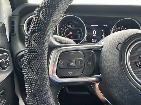 Used 2020 Jeep Wrangler Unlimited Sahara AWD/4WD image 35