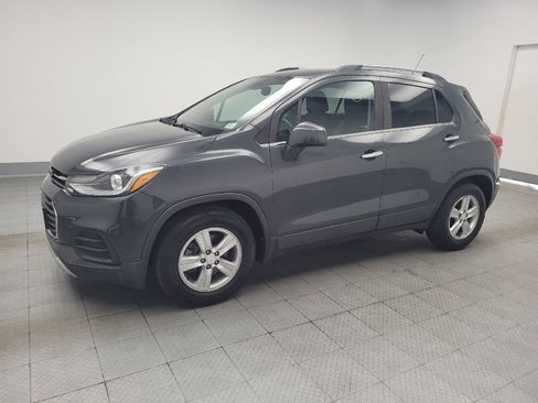 Used 2020 Chevrolet Trax LT w/ LT Convenience Package FWD image 2