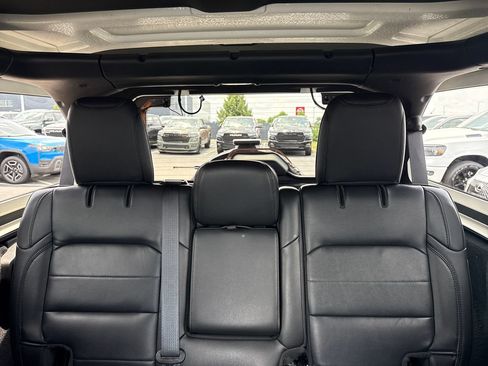 Used 2023 Jeep Wrangler Unlimited Sahara AWD/4WD image 25