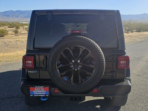 Used 2023 Jeep Wrangler Unlimited Sahara AWD/4WD image 5