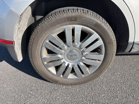 Used 2009 Lincoln MKX Base image 12