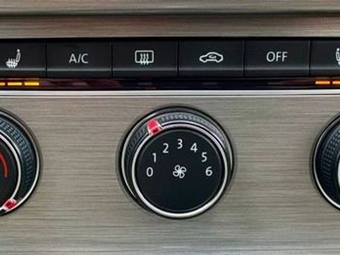 Used 2015 Volkswagen Golf SE w/ Golf Sport Package image 21