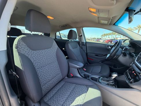 Used 2018 Hyundai Ioniq SEL image 19