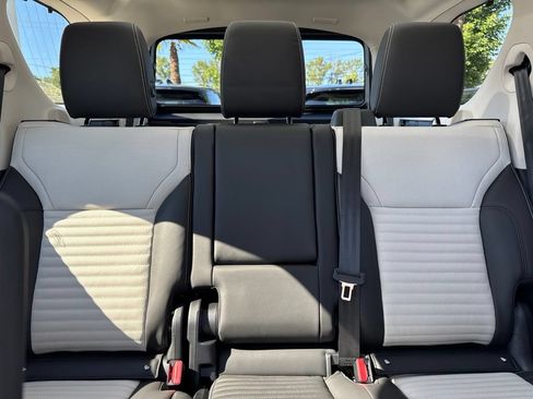 New 2026 Land Rover Discovery Dynamic SE AWD/4WD image 18