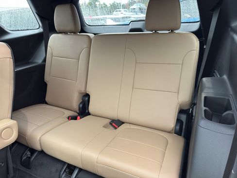 Used 2023 Chevrolet Traverse Premier image 22