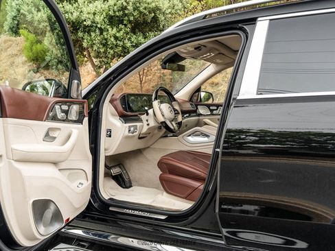 Used 2023 Mercedes-Benz Maybach GLS 600 4MATIC image 22
