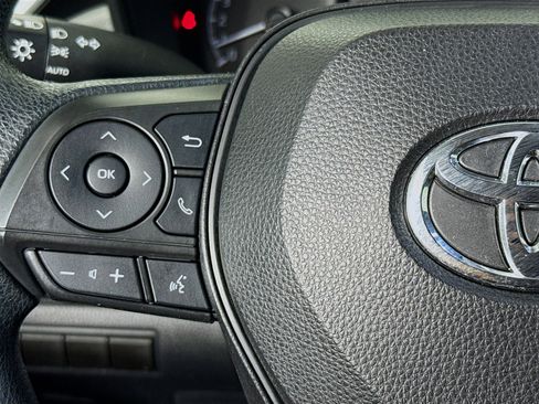 Used 2022 Toyota Corolla L image 13