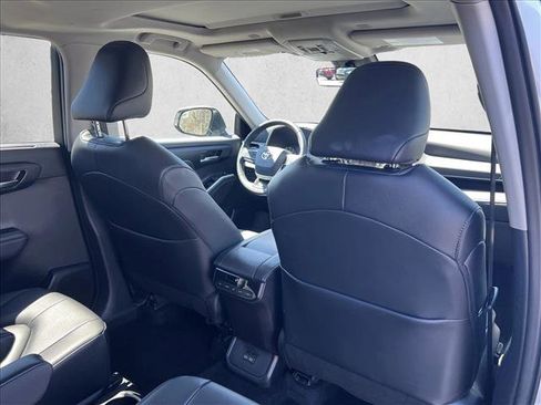 Certified 2025 Toyota Highlander XLE image 22