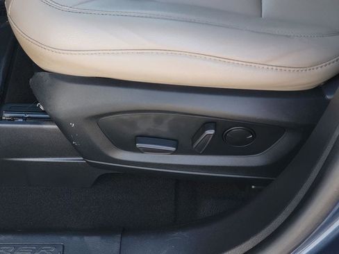 Used 2020 Ford Explorer XLT w/ Equipment Group 202A image 12