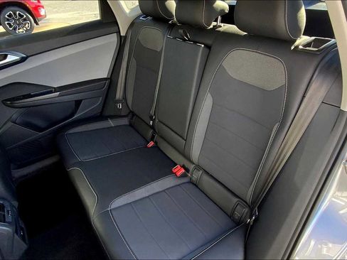 Used 2024 Volkswagen Taos SE image 19