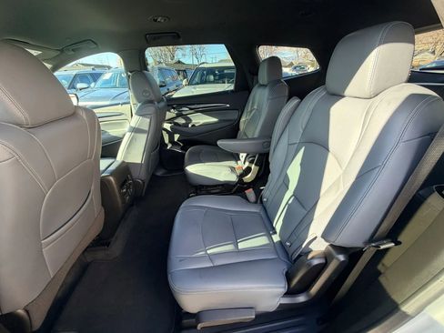 Used 2022 Buick Enclave Premium image 24