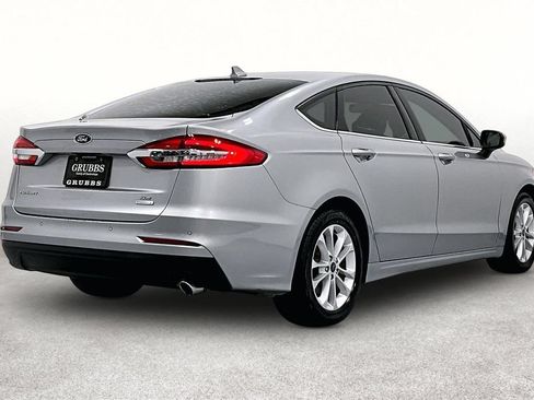 Used 2020 Ford Fusion SE FWD image 2