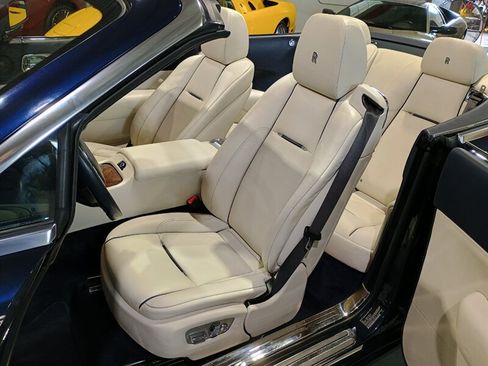 Used 2016 Rolls-Royce Dawn RWD image 15