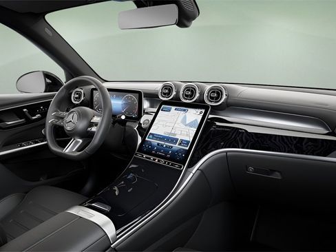 Used 2025 Mercedes-Benz GLC 300 image 41