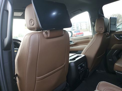 Used 2024 Chevrolet Suburban High Country w/ Advanced Technology Package image 30