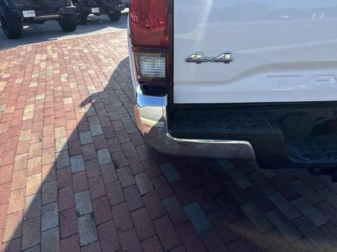Used 2022 Toyota Tacoma SR5 AWD/4WD image 8
