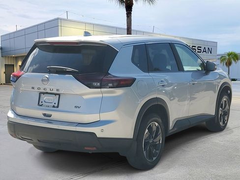 Certified 2024 Nissan Rogue SV FWD image 7