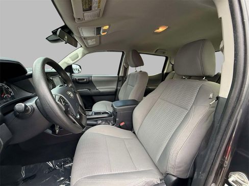 Used 2018 Toyota Tacoma SR w/ SR Convenience Package image 2
