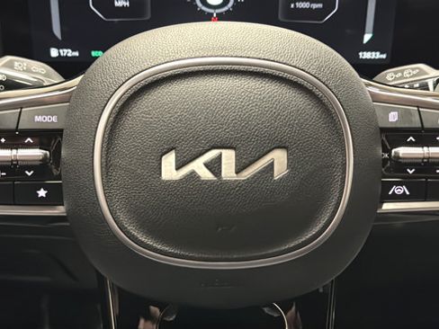 Used 2024 Kia Sorento SX Prestige AWD/4WD image 16