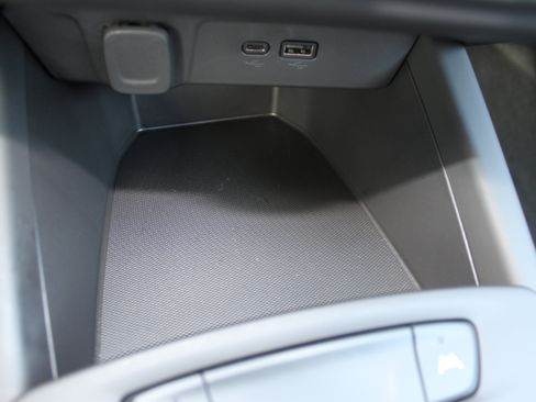 Used 2025 Chevrolet Trax LS w/ LS Convenience Package image 29