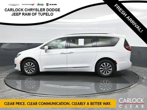 Used 2020 Chrysler Pacifica Touring-L Plus w/ Advanced Safetytec Group image 9