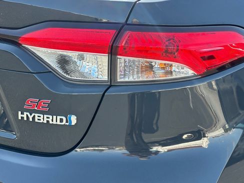 Used 2024 Toyota Corolla SE w/ SE Package FWD image 12