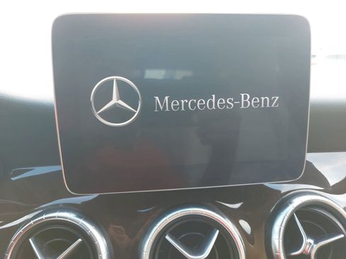 Used 2018 Mercedes-Benz CLA 250 image 22