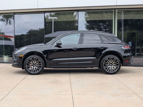Used 2025 Porsche Macan image 2
